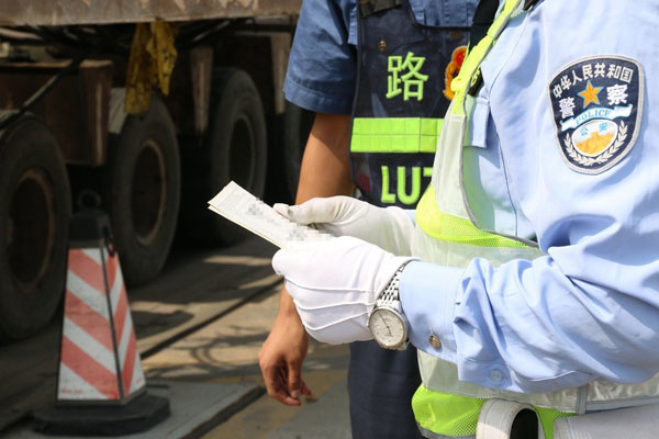 元览科普：出车前别忘了检查这些证件 没有会被罚!
