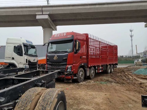 元览品鉴：乘龙H7路通载货车，绿通大房车!